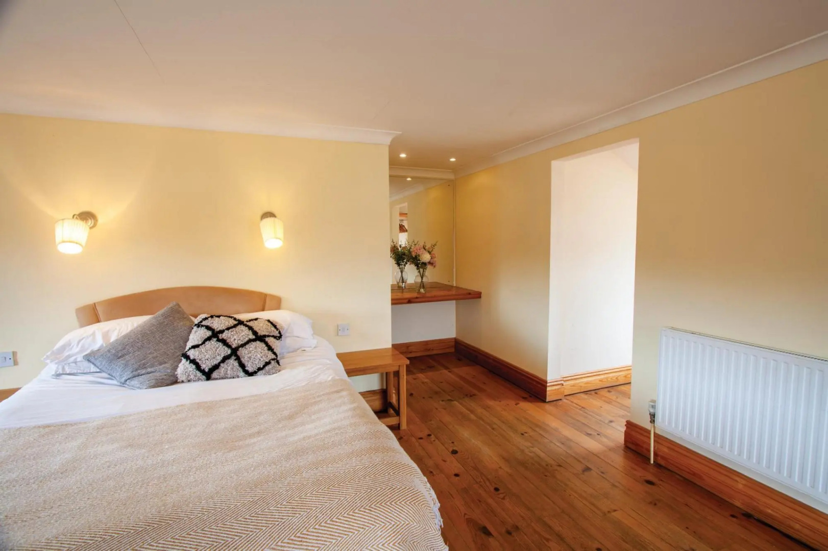 The Lake House Retreat - 7 Bedroom Holiday Home - Sleeps 20 - Southgate