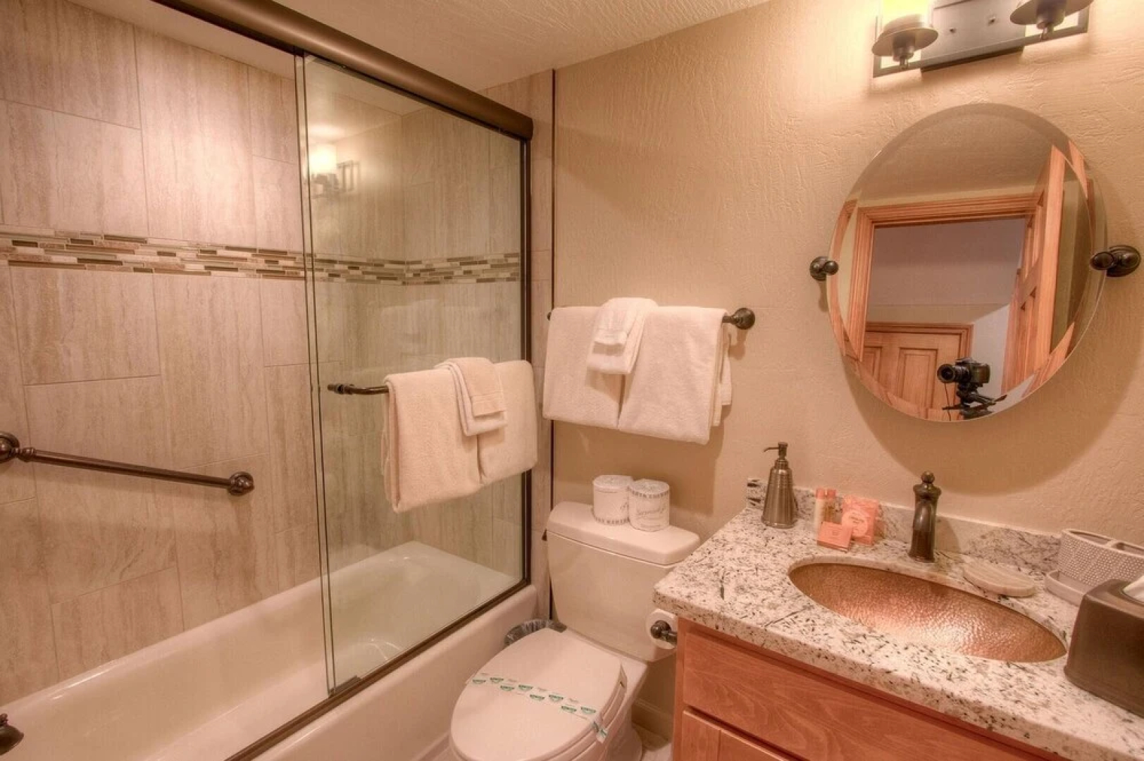 Cozy Bear Lodge 3 Bedroom Home by RedAwning