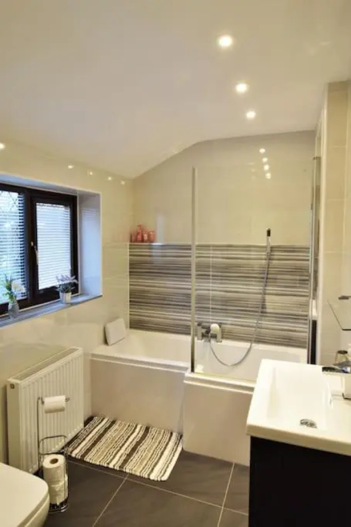 Mikes at Menai - Stylish & Spacious 3 bed house in Menai Bridge.