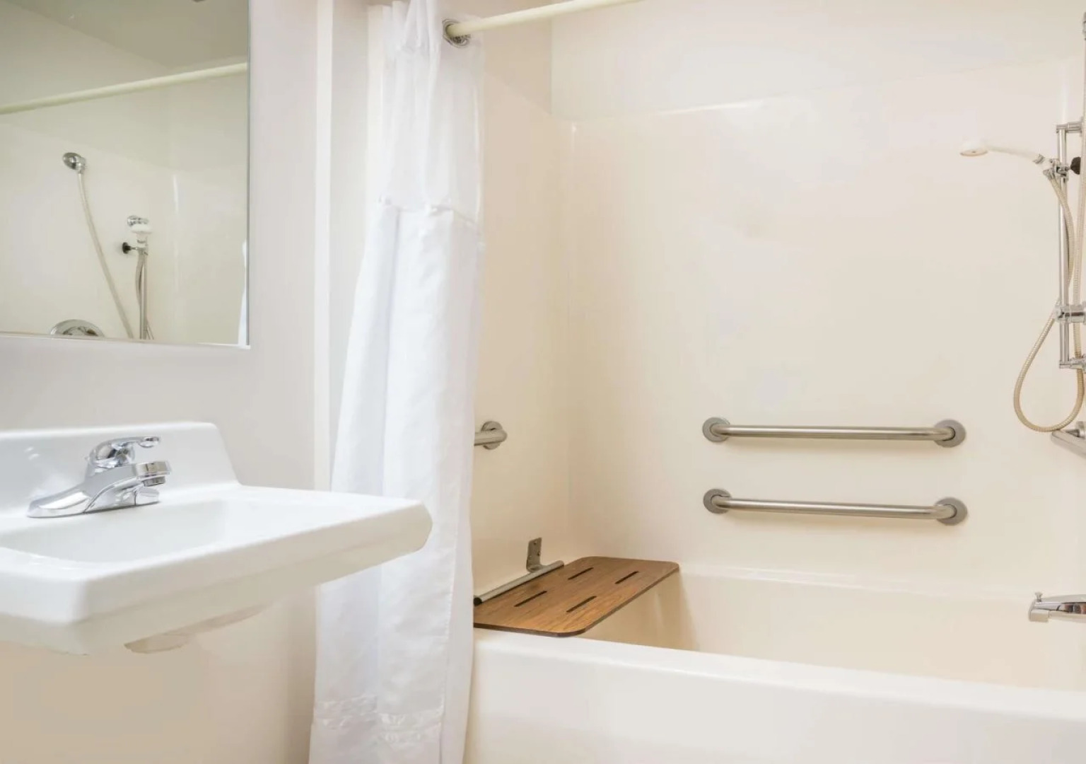 AmericInn by Wyndham Tomahawk