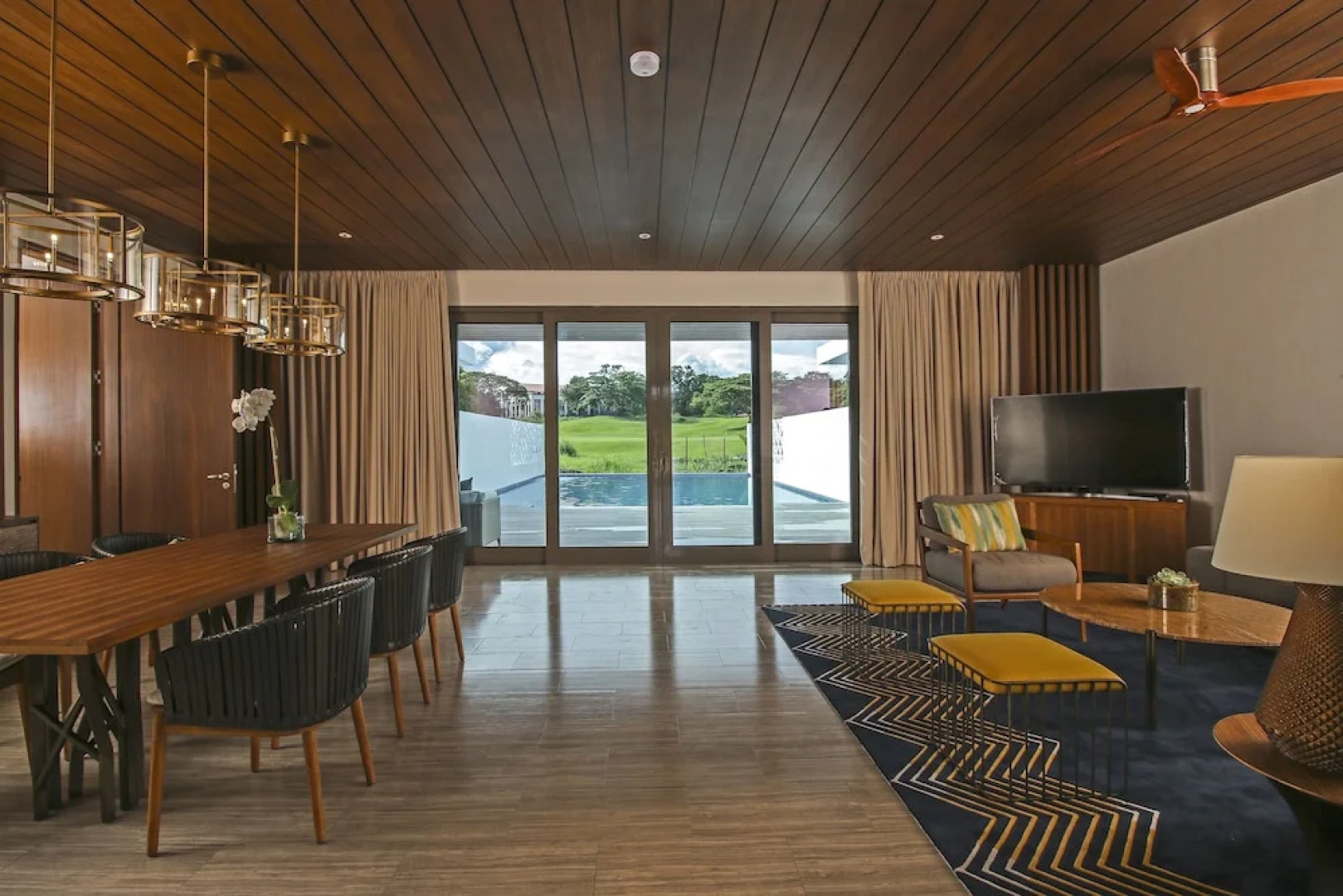 Holiday Inn Clark Field