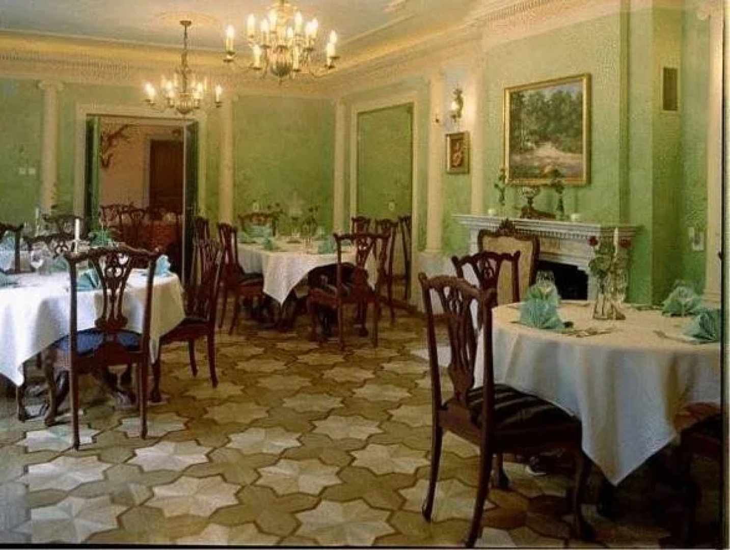 Dwor Ostoya Airport Hotel