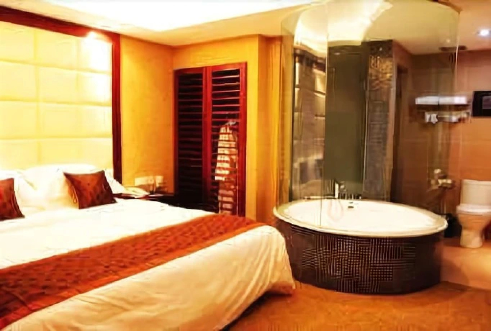 Lishui Left Side Hotel