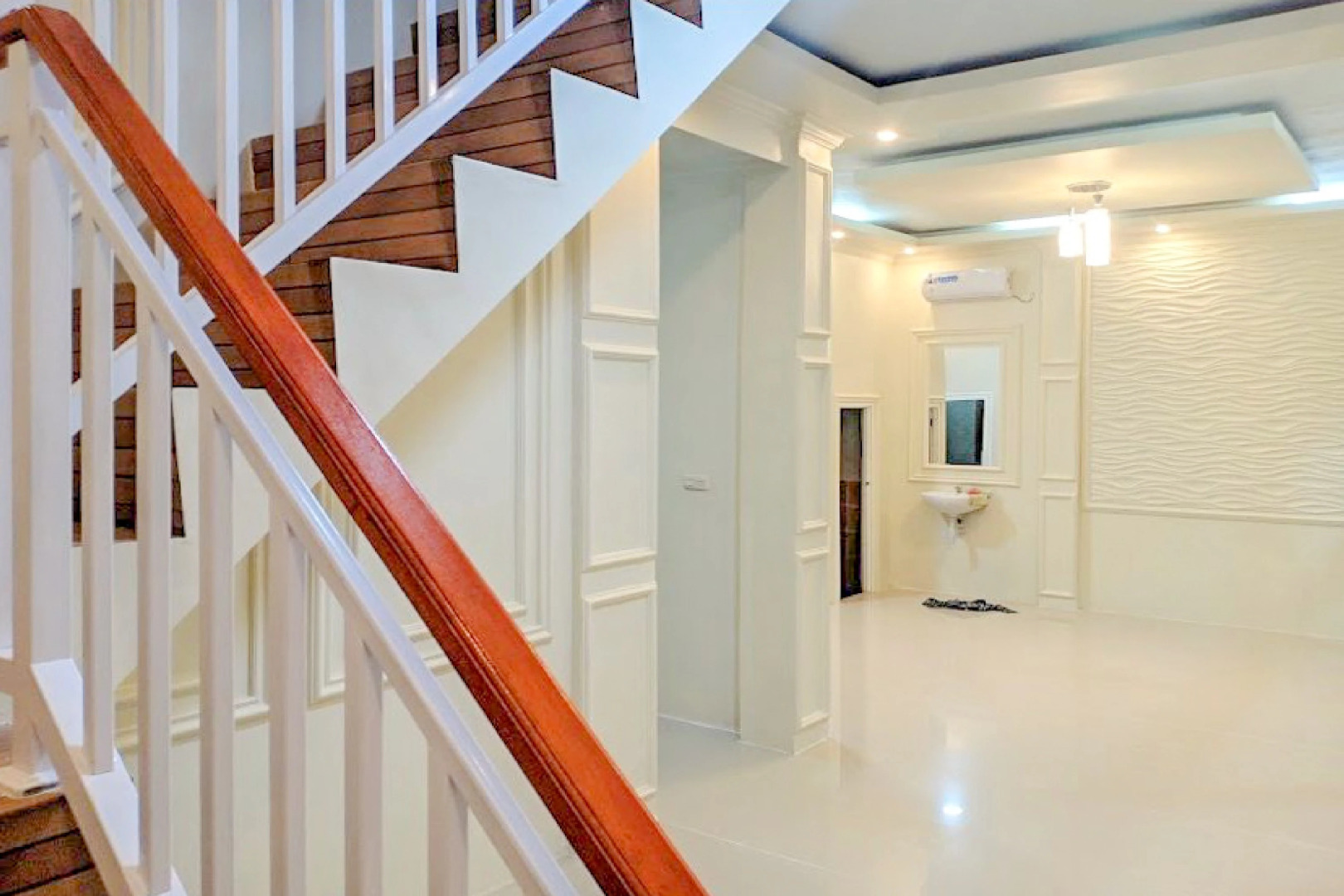 RedDoorz @ Karema Area Mamuju