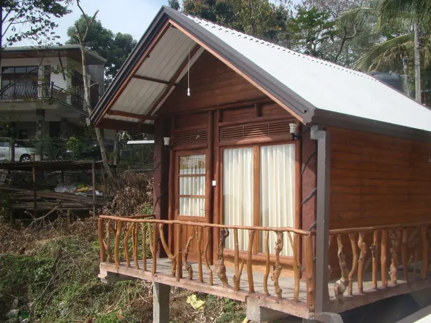 Yoho Okan Rock Wooden Cabana