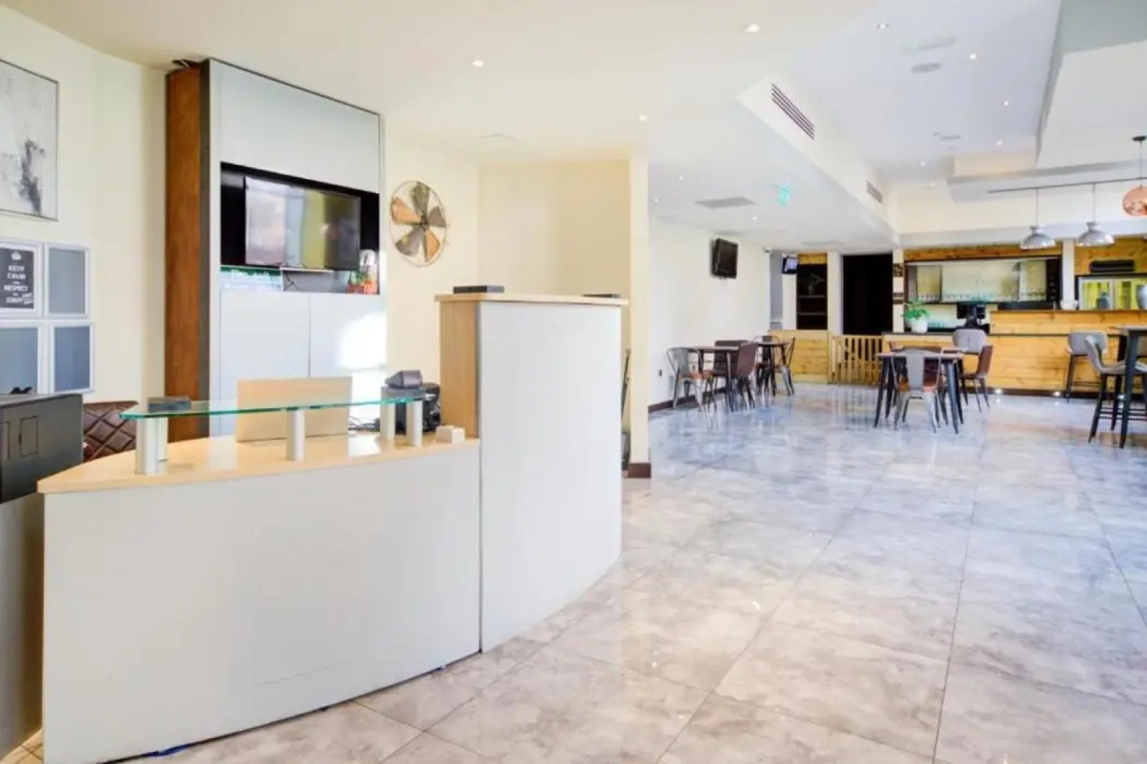 Belvilla Newport City Centre Hotel - Lifestyle