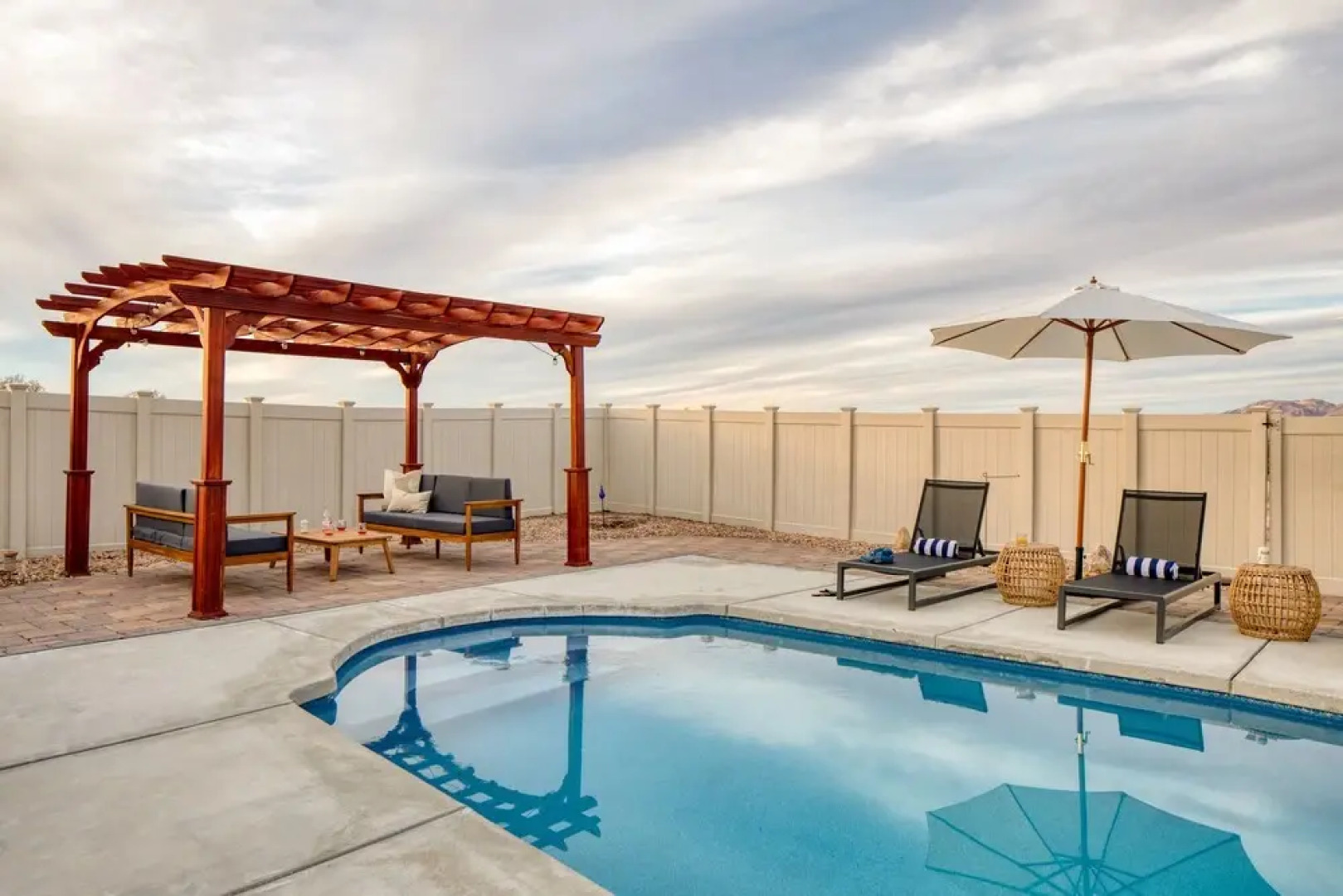 Salton by Avantstay Luxury Desert Estate w/ A Gorgeous Interior, Pool, Patio & Ping Pong!