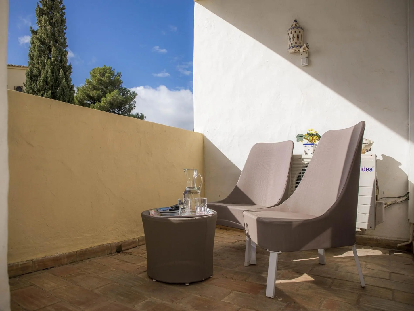 A27 - Secluded Apartment 2 Minutes from the Center