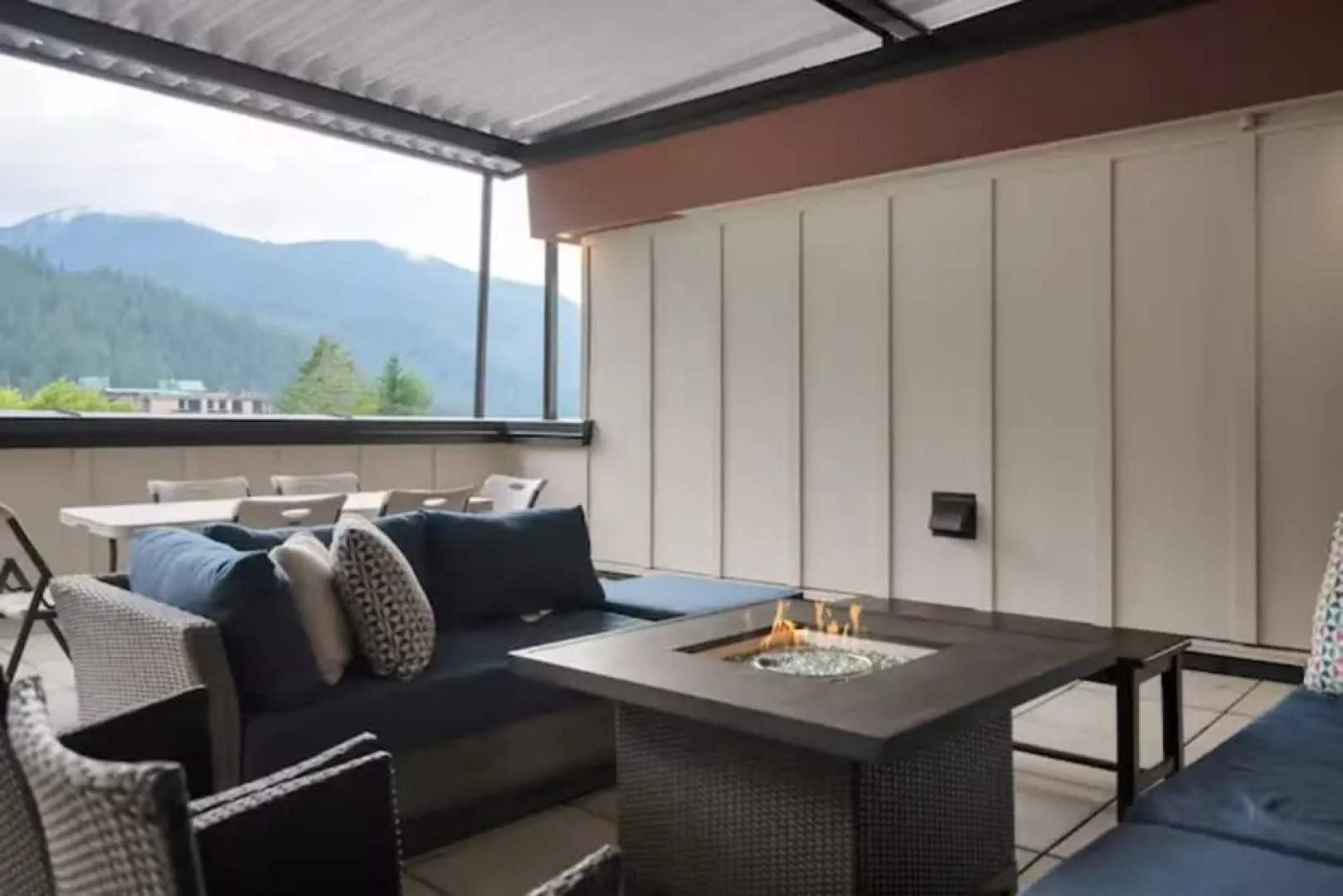 Scenic 3BR Penthouse Suite