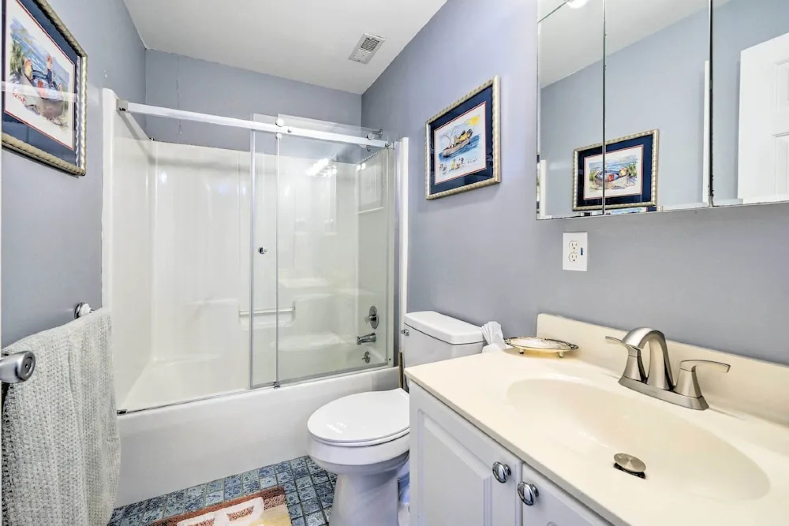 Spacious North Topsail Family Home With 2 Decks