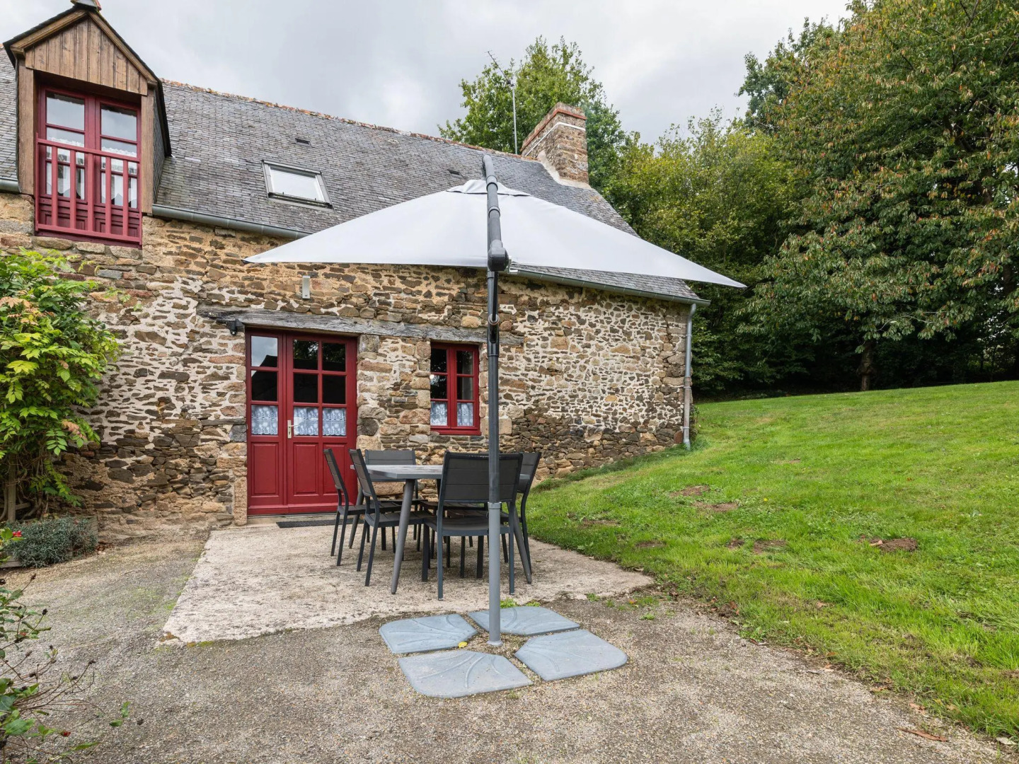Beautiful Breton house near the sea and just 20km from Mont Saint Michel!