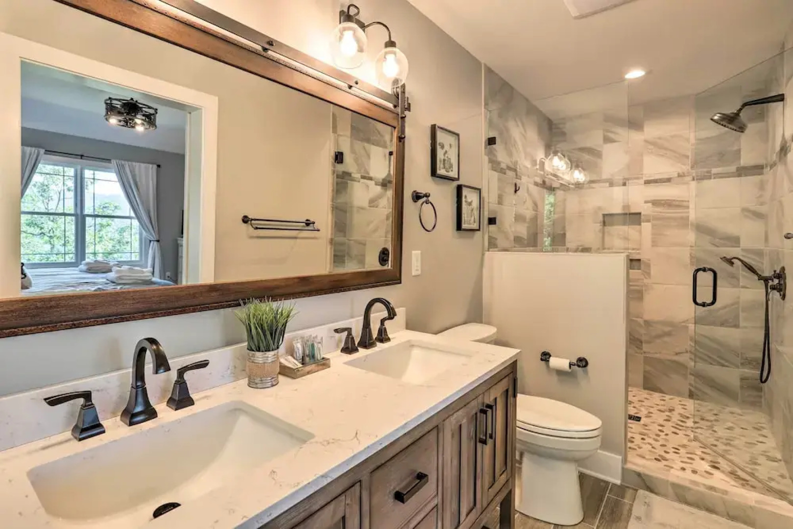 Escape w/ Hot Tub, Mtn Views: 5 Mi to Urban Trail