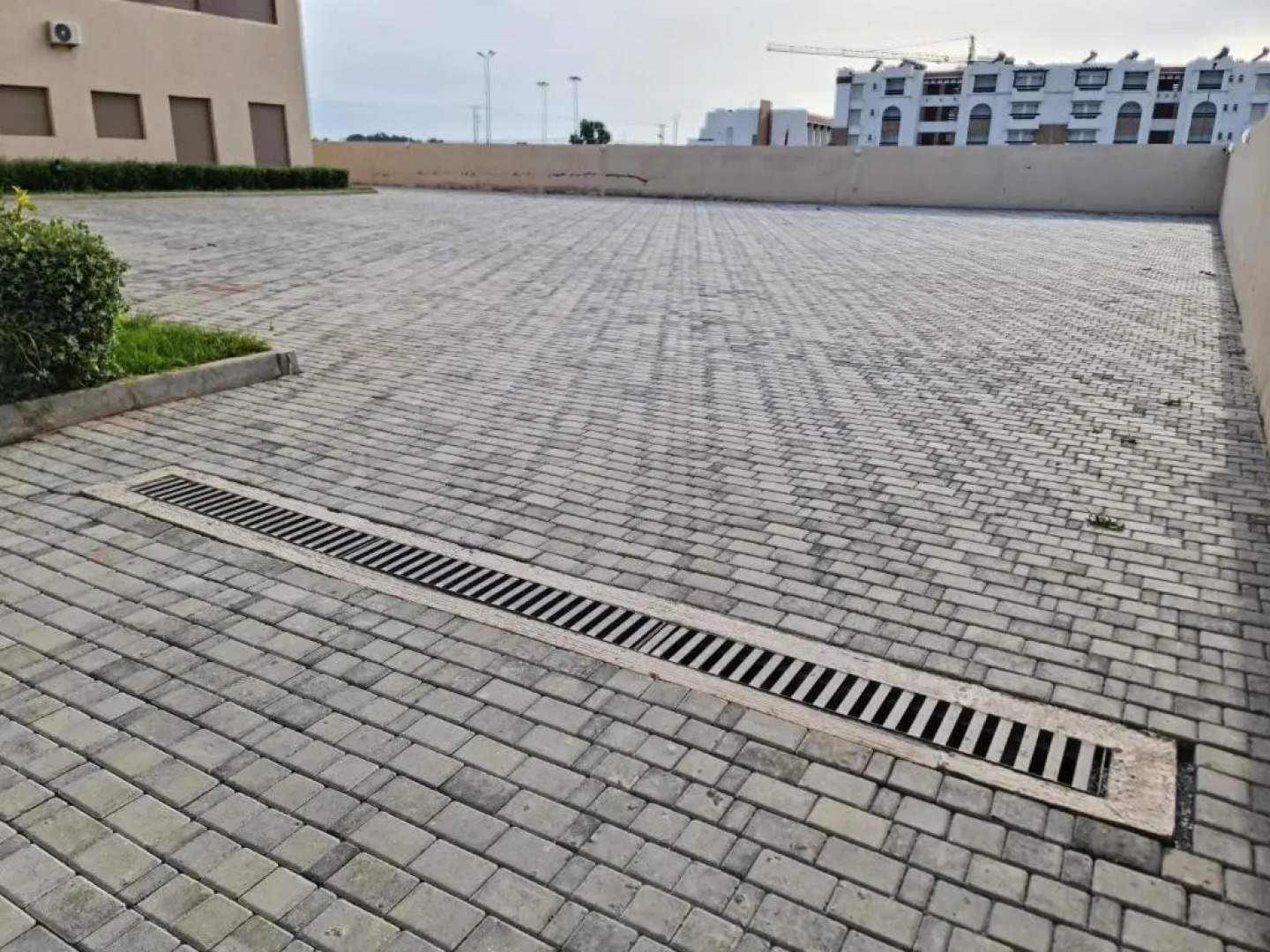 Appartement neuf avec piscine à 300m de la plage!