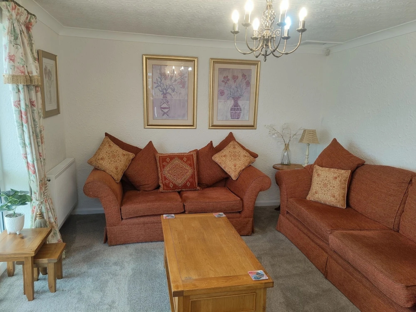 Split Level Bungalow - Sleeps4 - Close to Walks