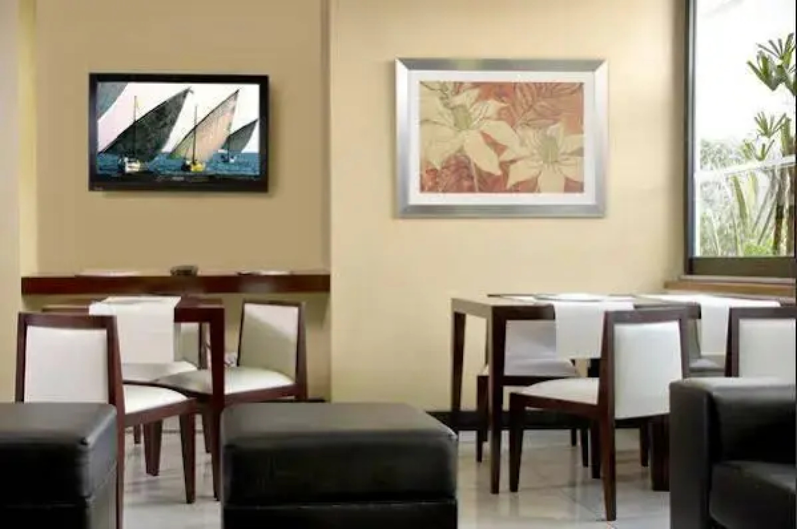 Cetro Real Condominium & Suites