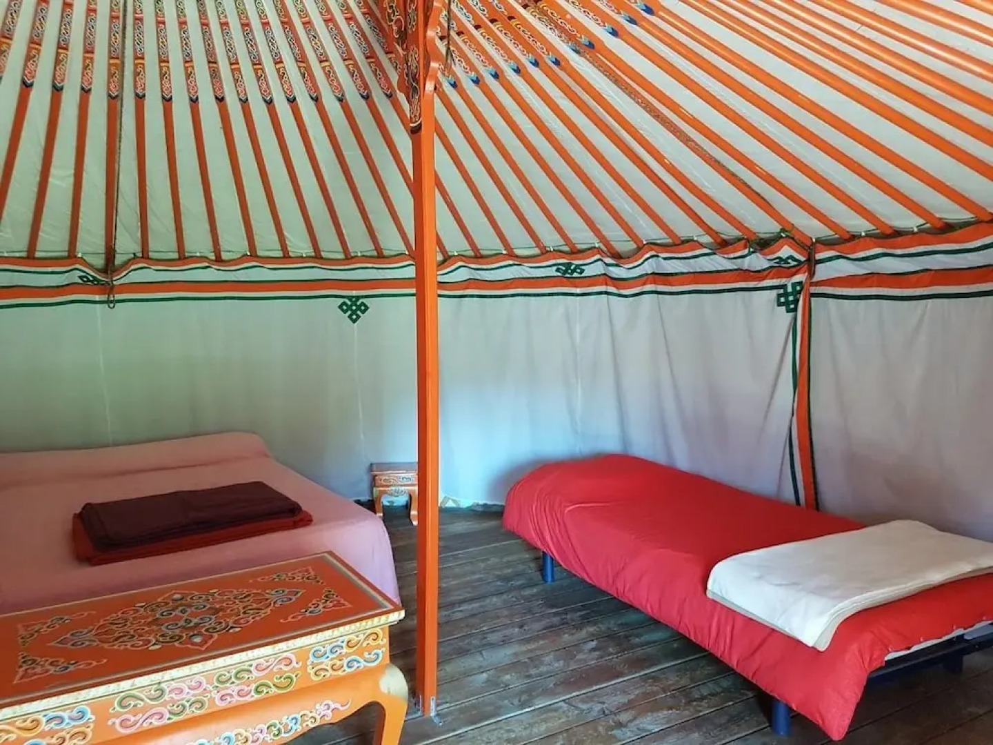 Les Truffiers Yourtes et roulotte