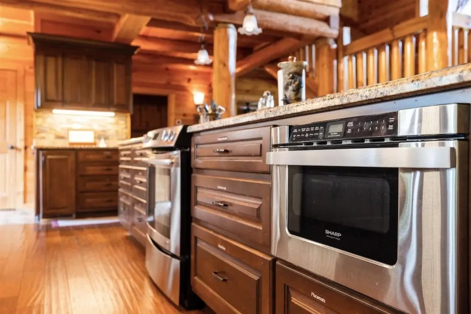 Paradise Point 4 Bedroom Cabin by RedAwning