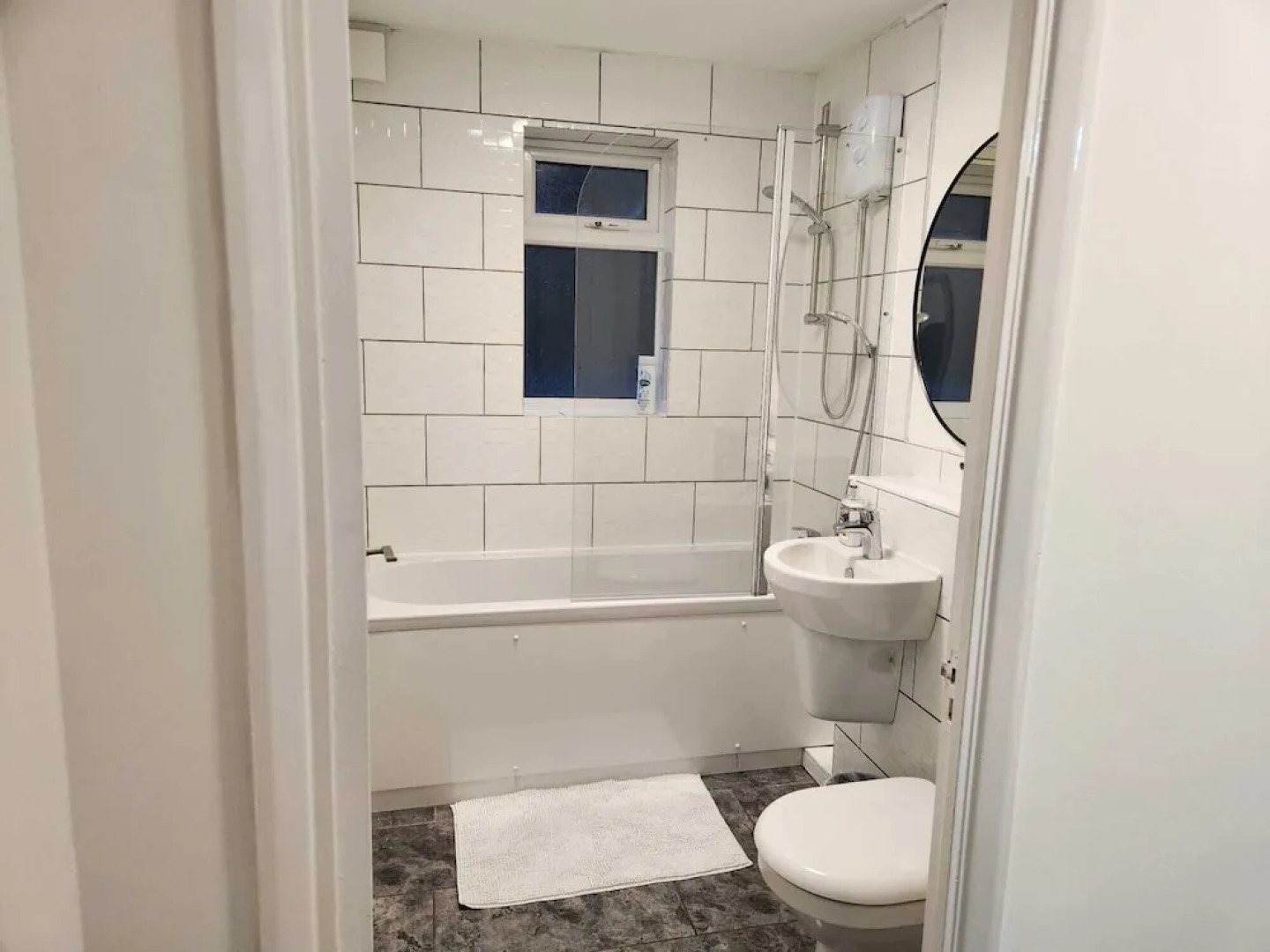 Grays Apartment With City Views Lakeside Shopping