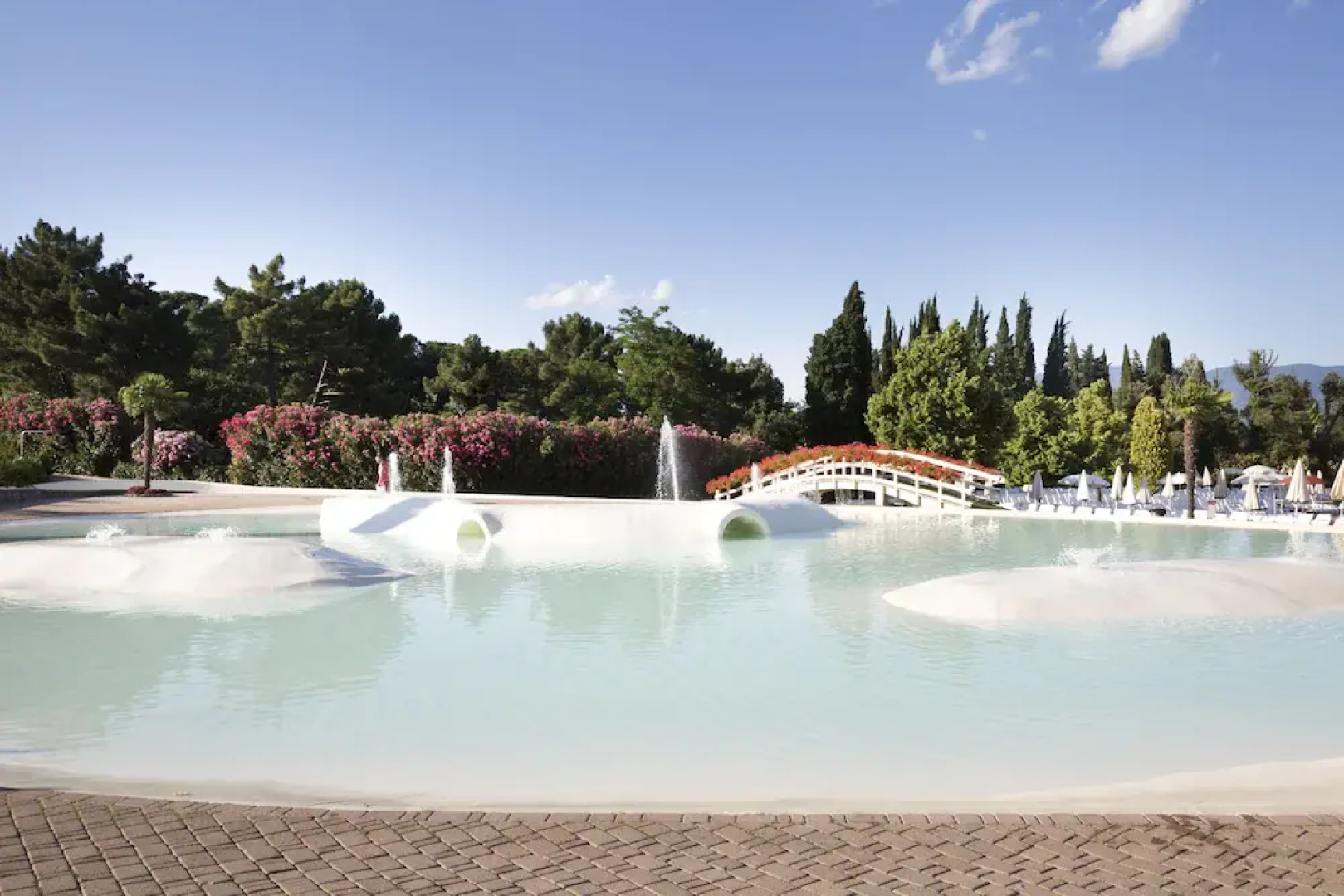 hu Norcenni Girasole Village