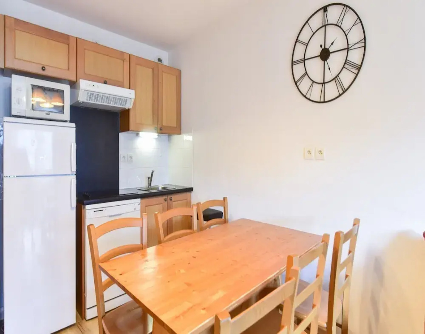 Alpine Apartment With Balcony