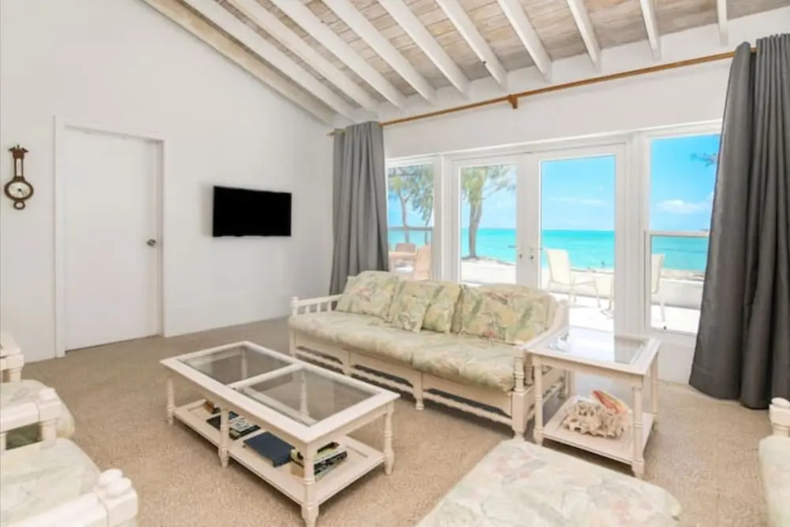 Beachfront White Palm Villa - Tar Bay