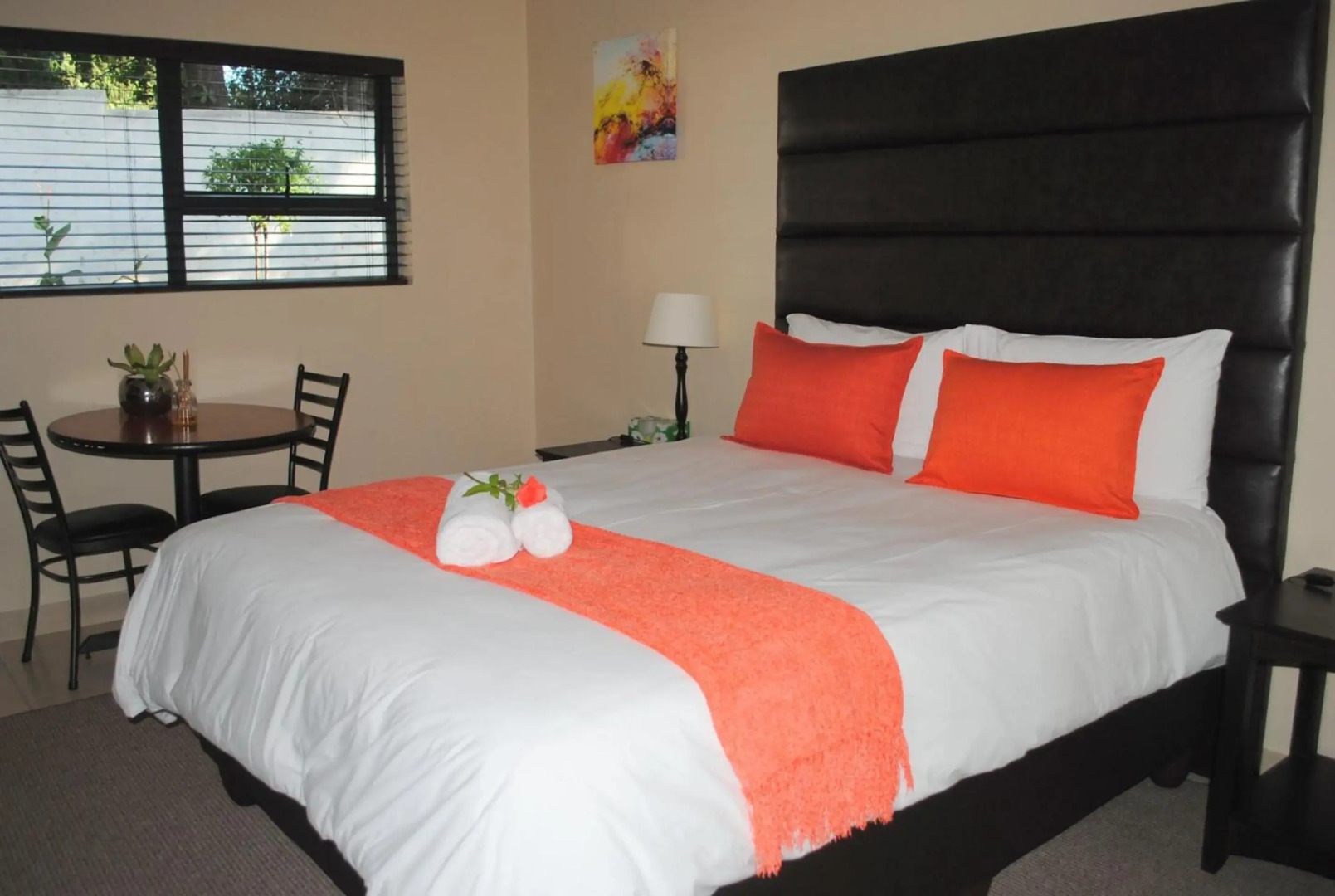 6 on Morris Guest Lodge