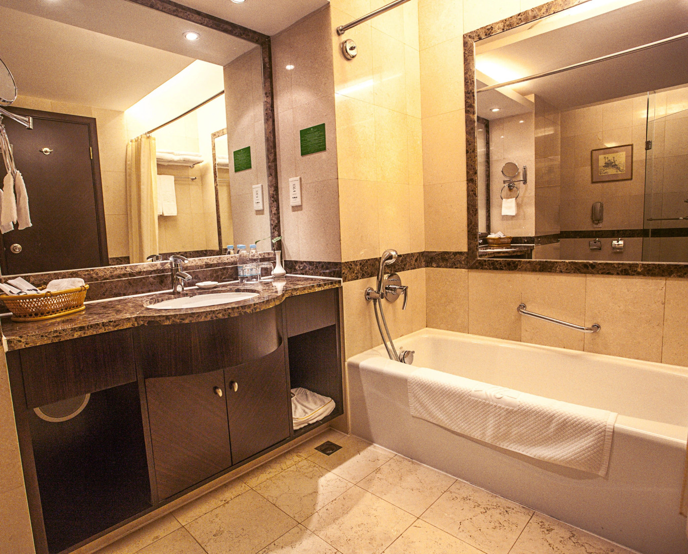 Guilin Lijiang Waterfall Hotel