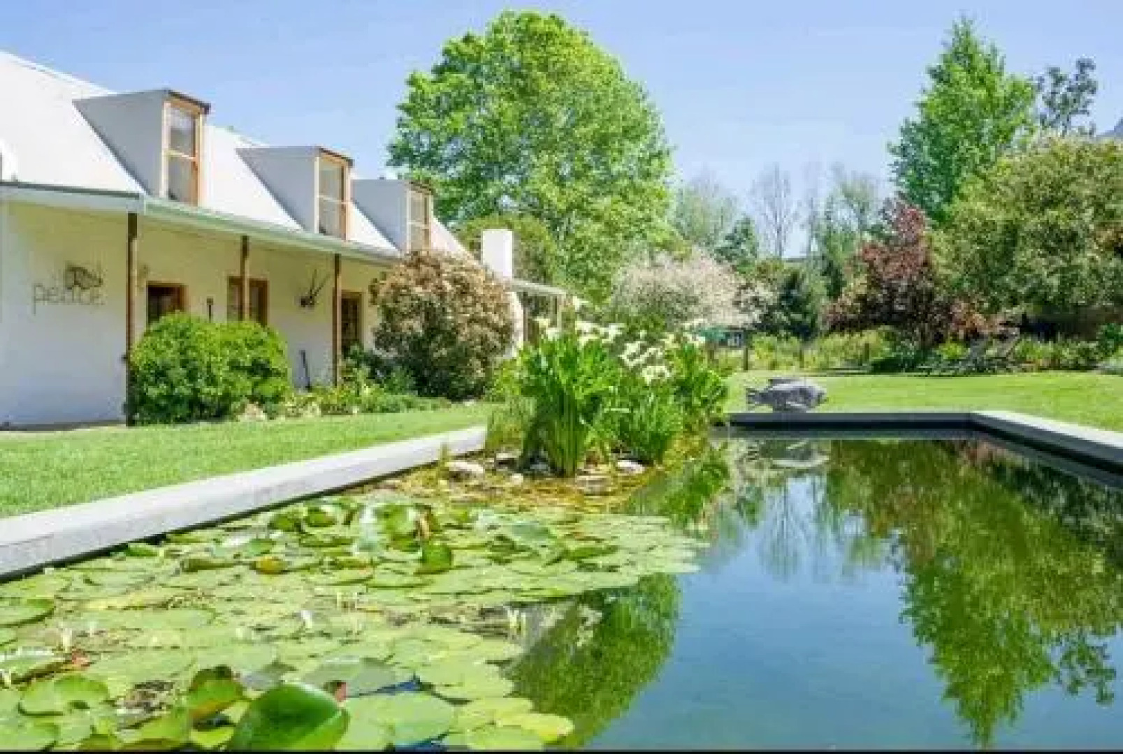 Ella's Country House