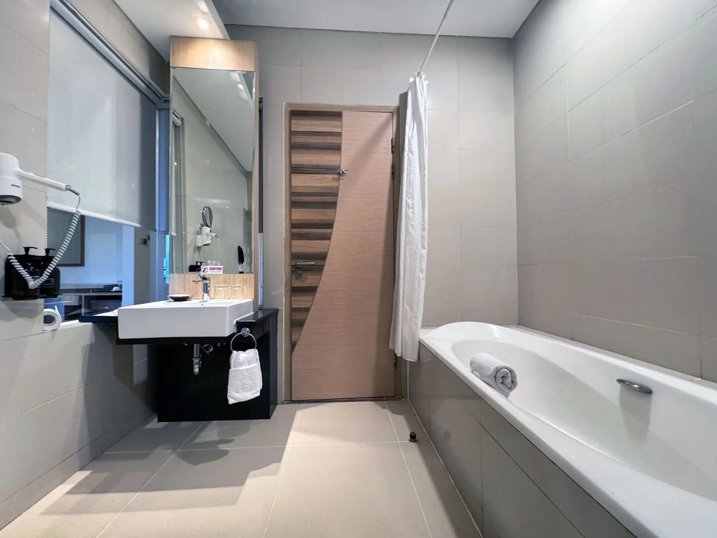 Golden Tulip Galaxy Hotel