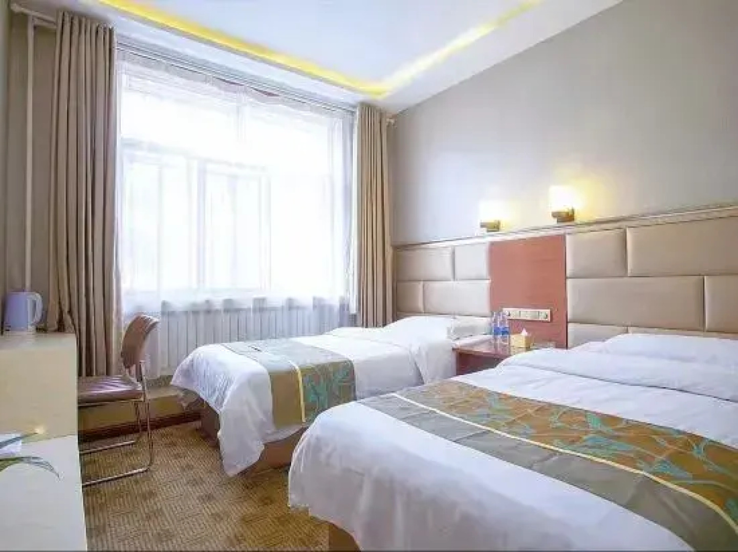 Dingxi Leju Business Hotel (Zhonghua Road)