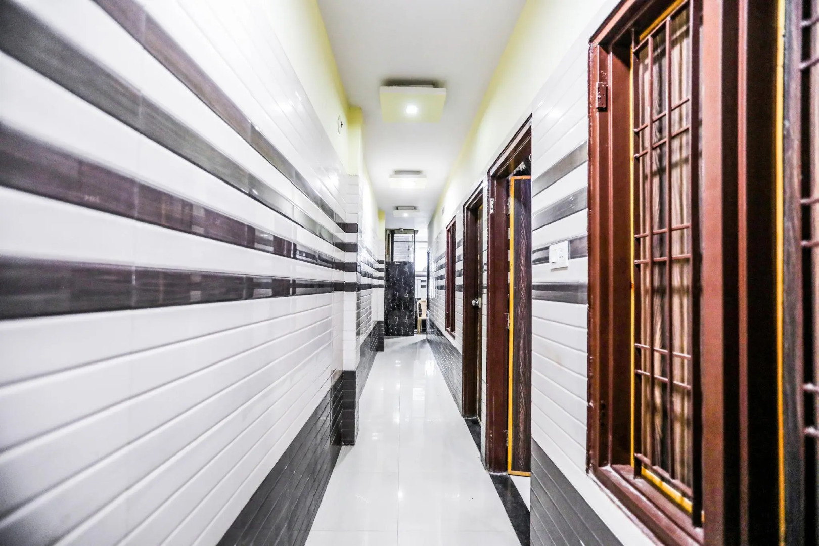 OYO 71693 Starlight Hotel