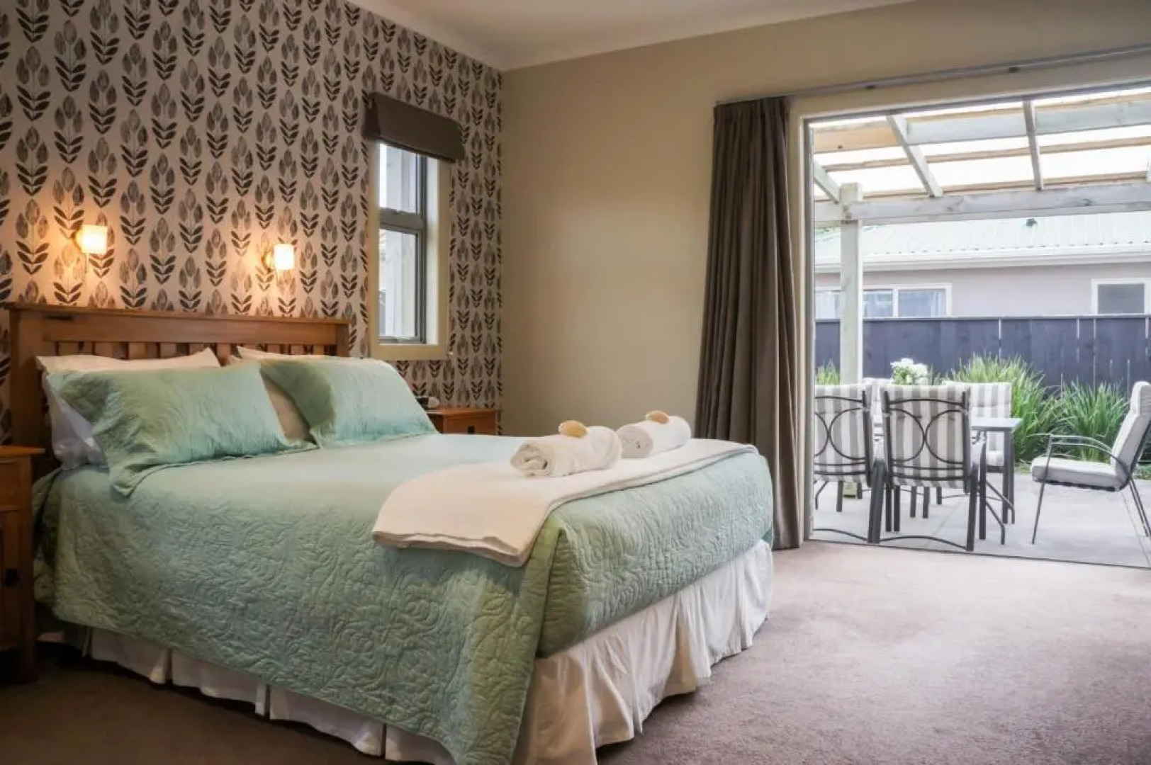 Relax On Richmond - Modern Large Beach House