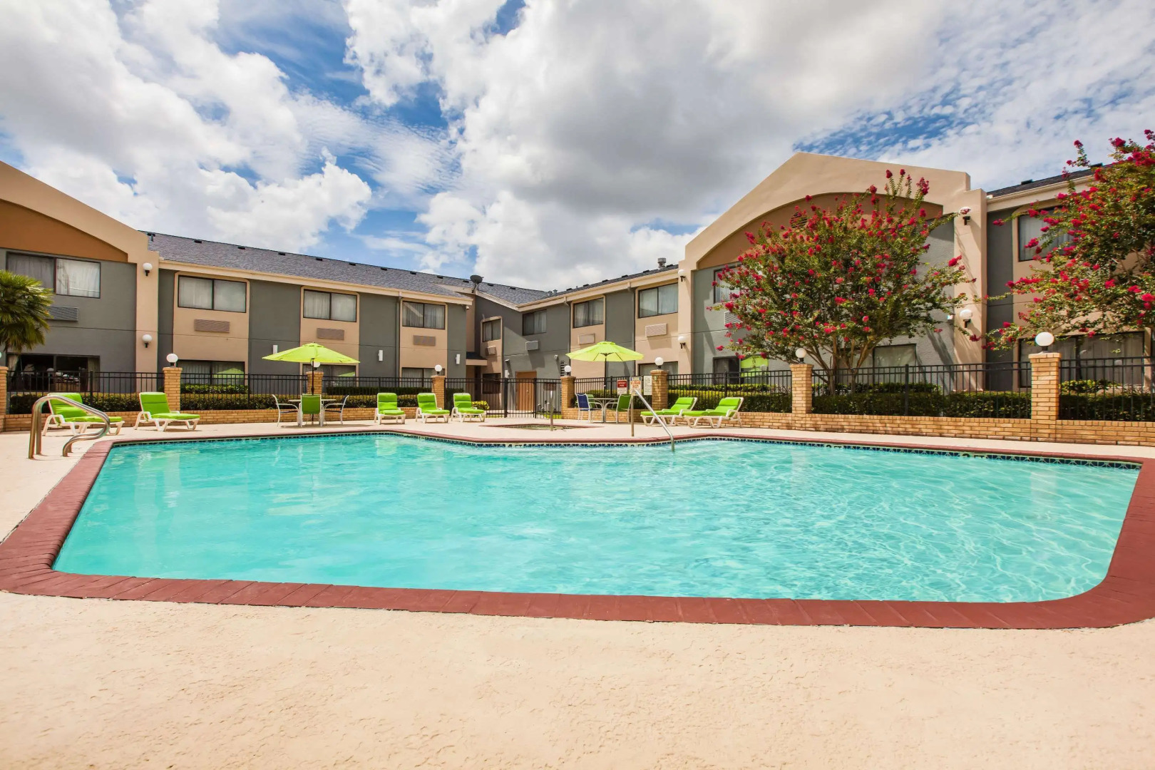 Days Inn & Suites by Wyndham Corpus Christi Central