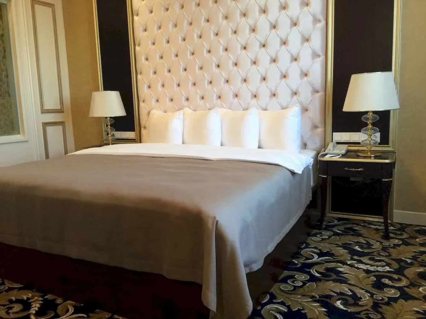 Royal Plaza Hotel and Casino