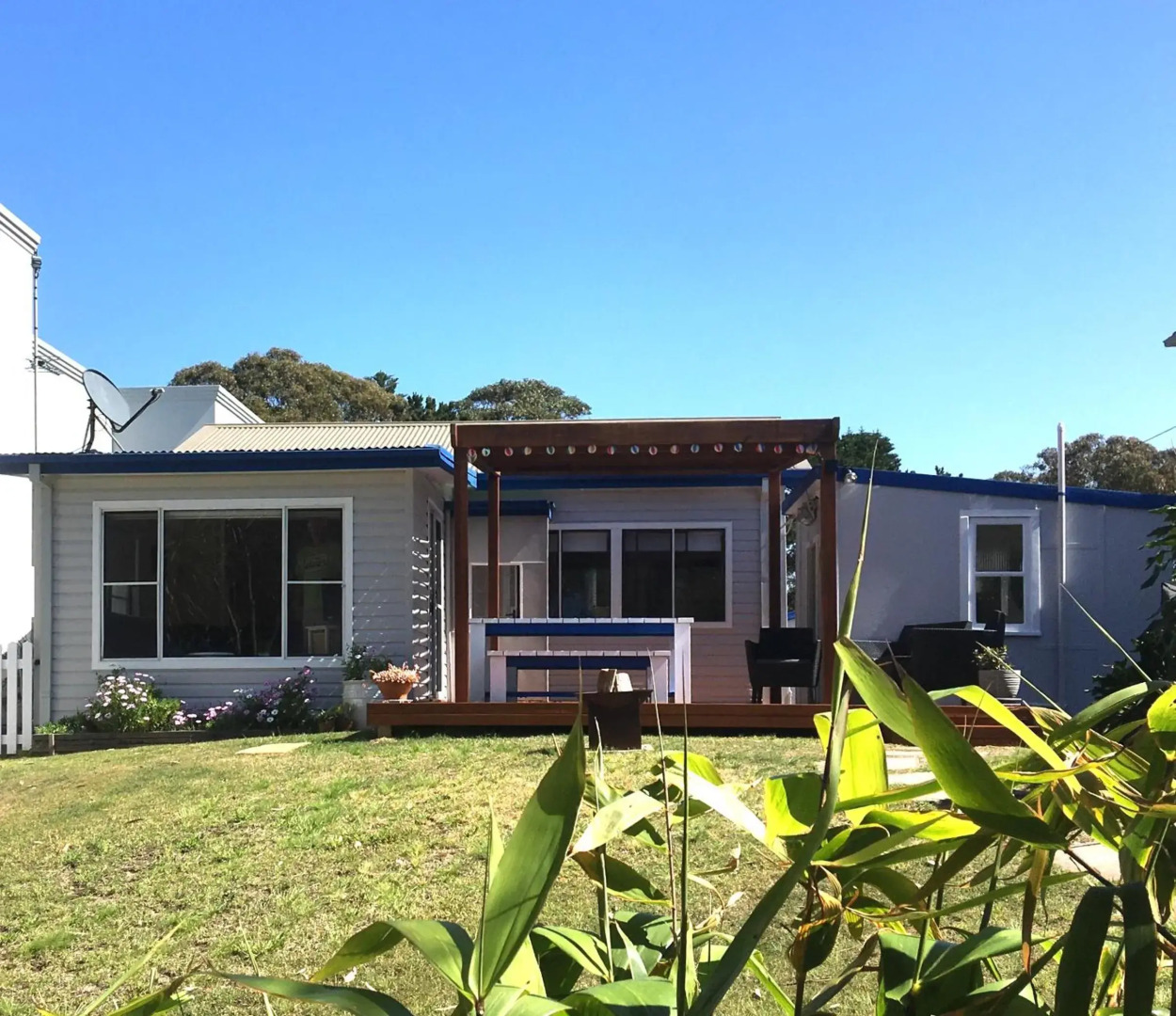 Shellharbour Beach Cottage - walk onto Patrolled beach with flags in summer