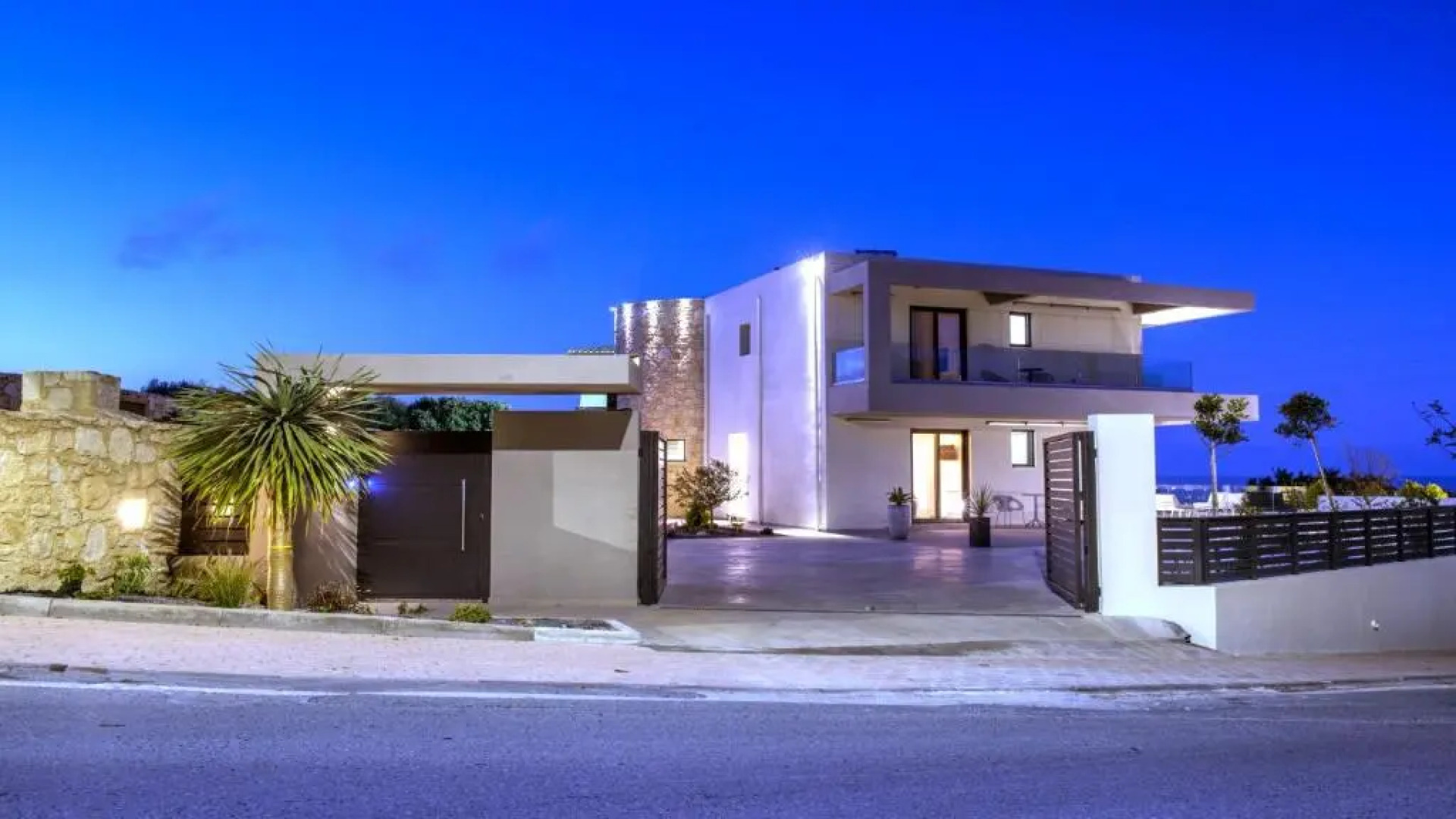 Orama 4 bedroom Villa & Orama 3 bedroom Suite