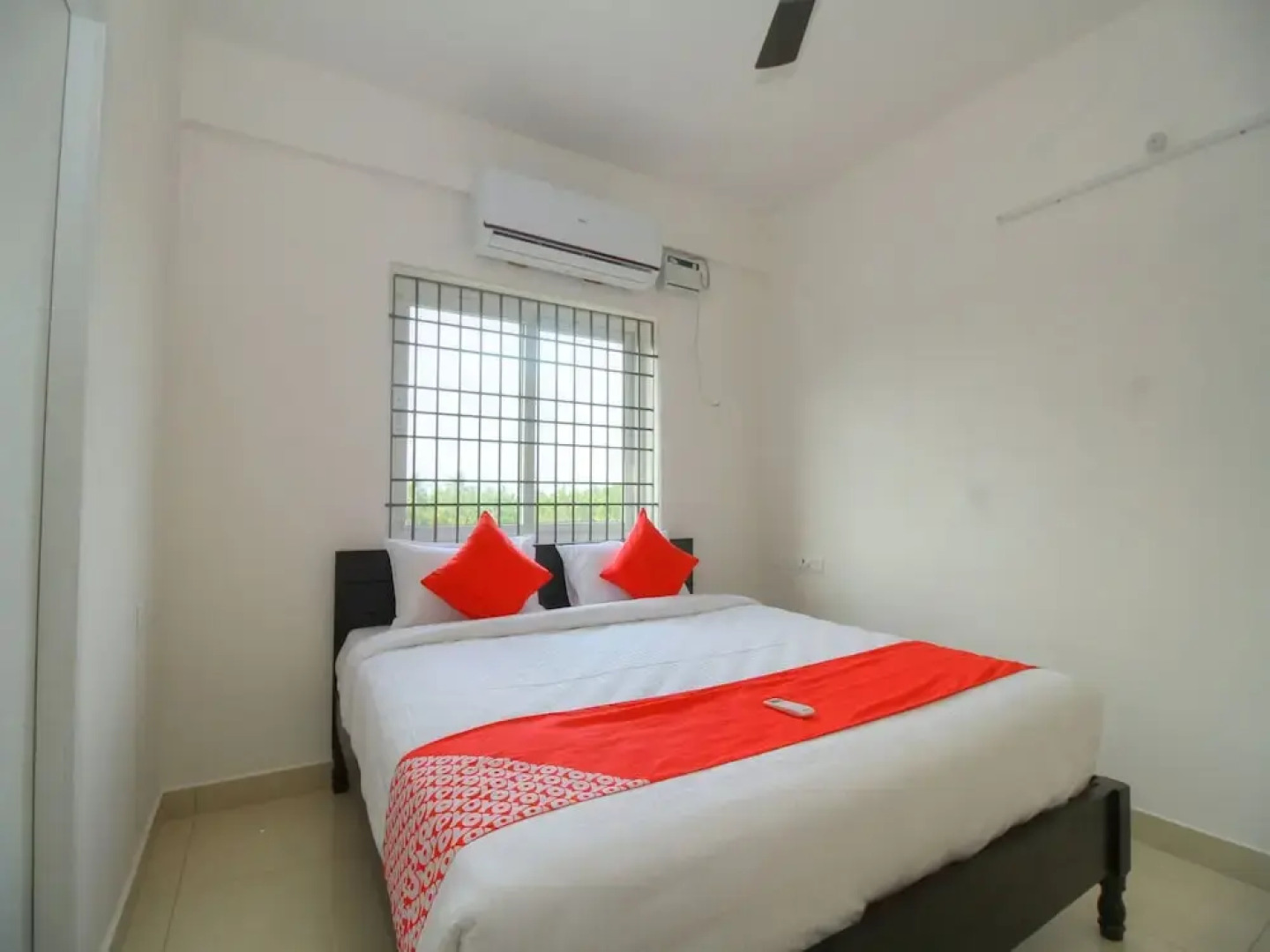 OYO 13943 Home Modern 2BHK Boat House