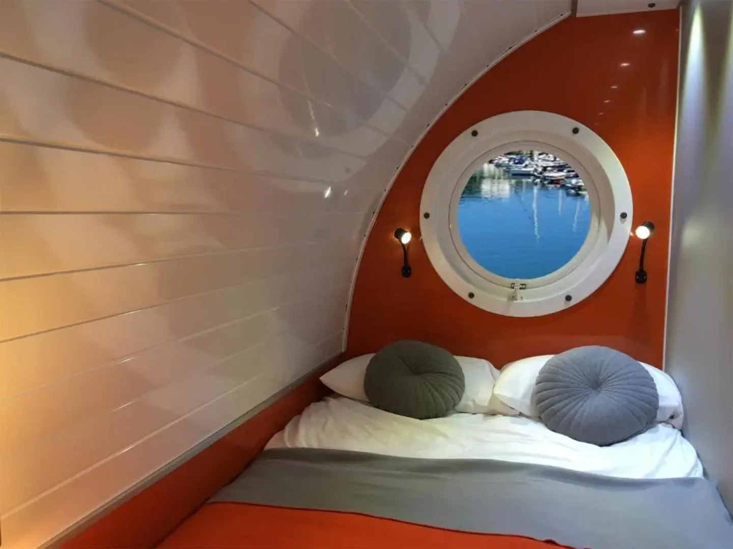 INSPIRING VIEWS & PLACE WITH FREE PARKING by BEACH