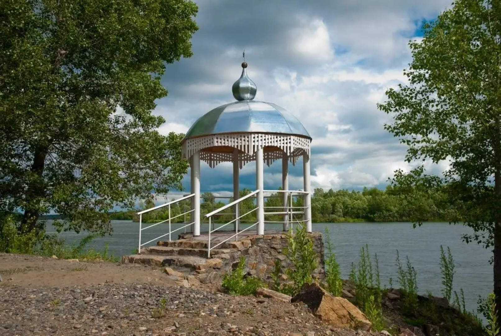 Sanatoriy Rassvety nad Biey