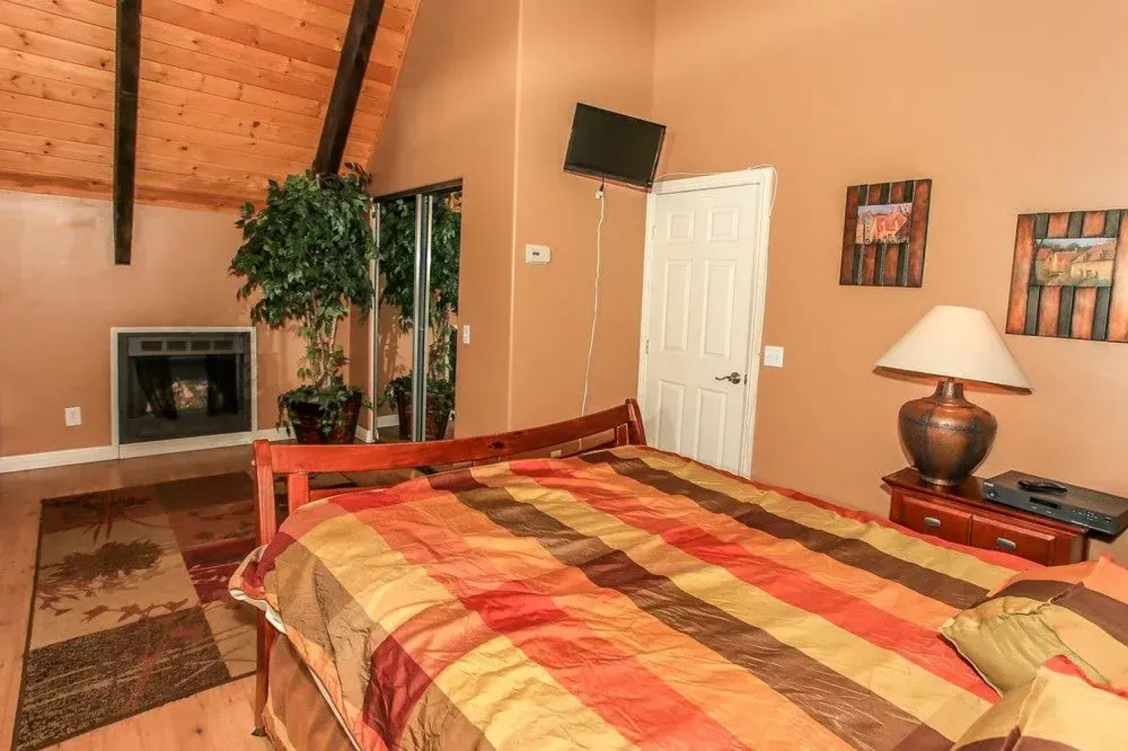 RedAwning "Cabin Big Bear" by the Lake