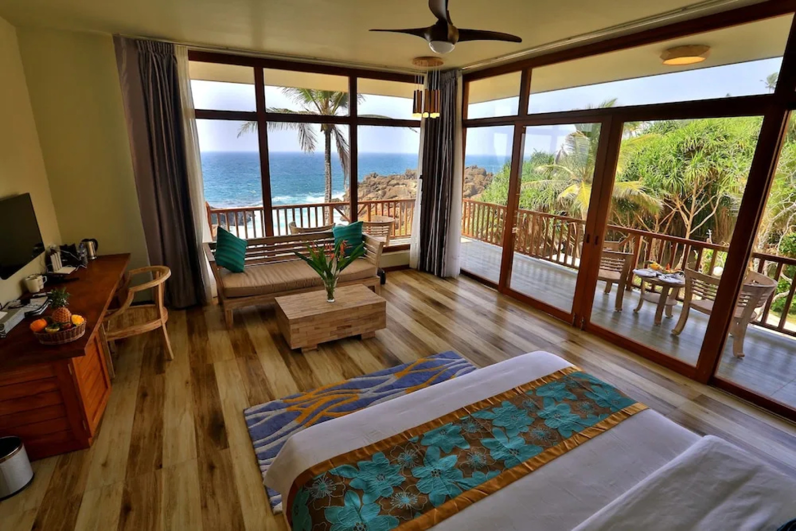 Thaproban Pavilion Waves Unawatuna