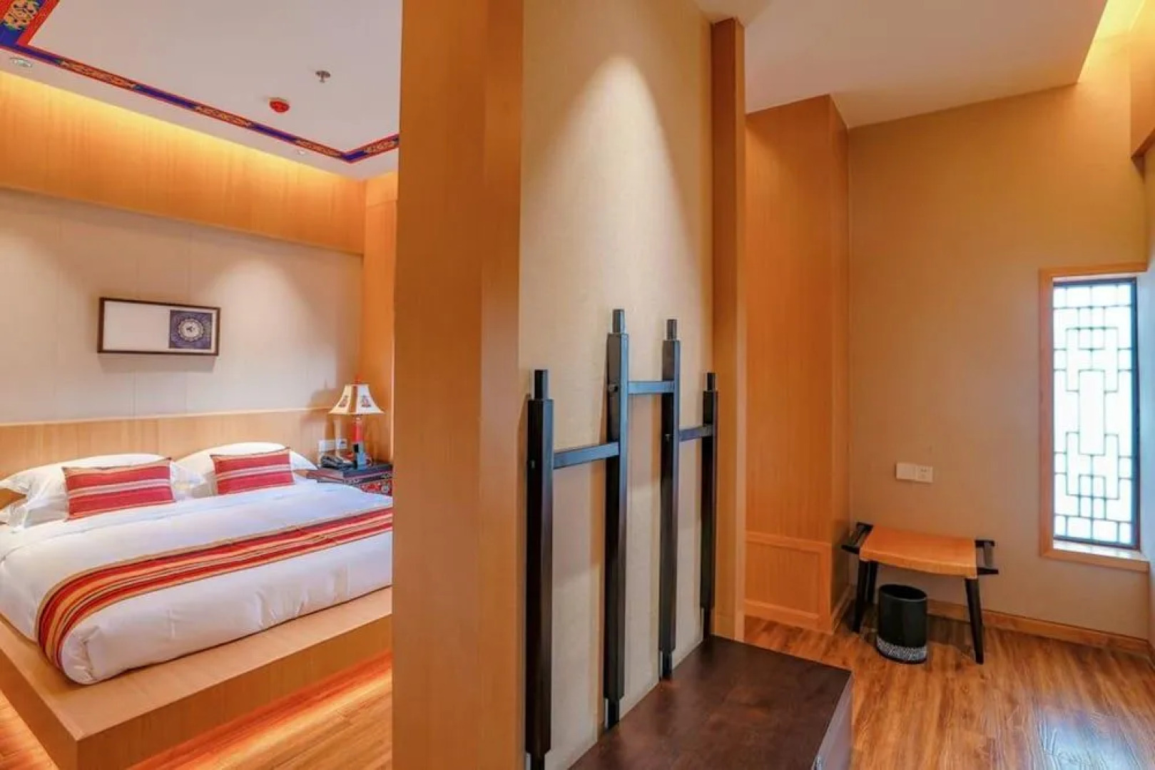 The 5th Meteorite Glory Hotel