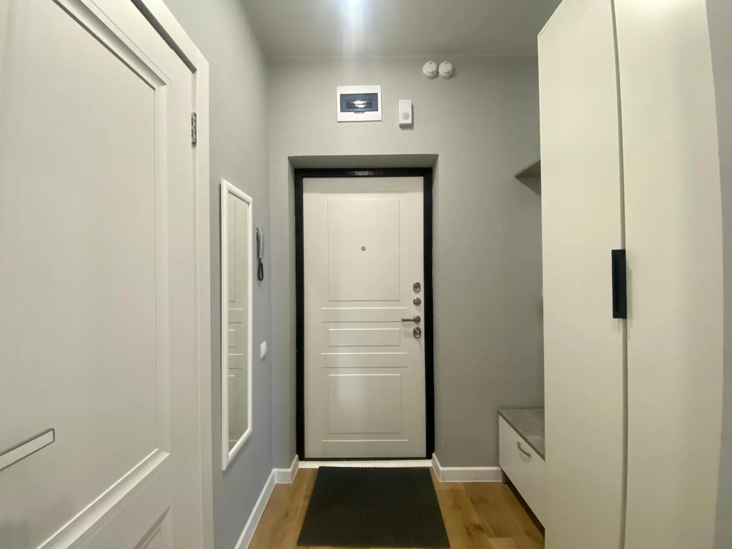 Апартаменты на улице Сергея Джанбровского 9