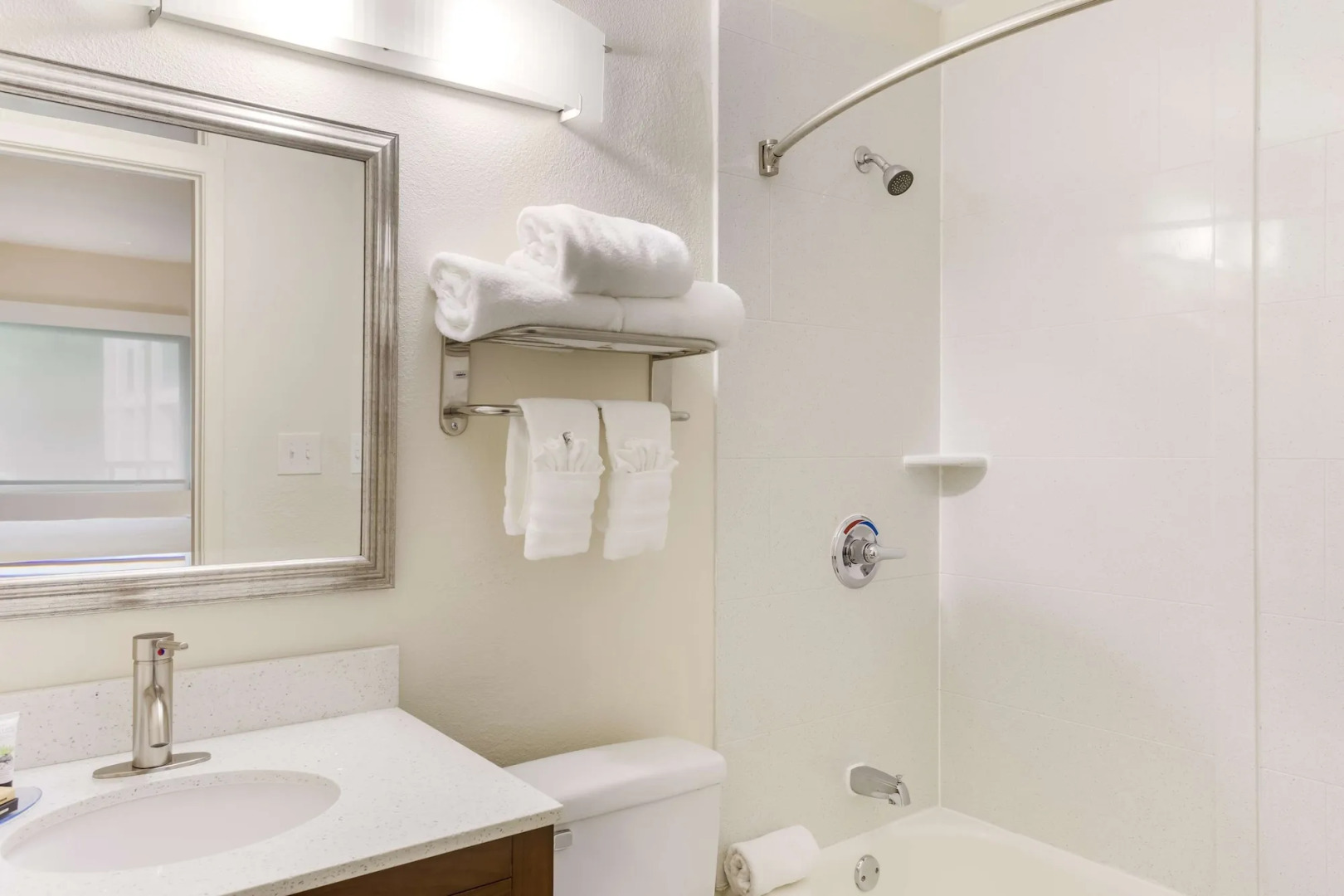 Red Lion Inn & Suites Nashville Airport