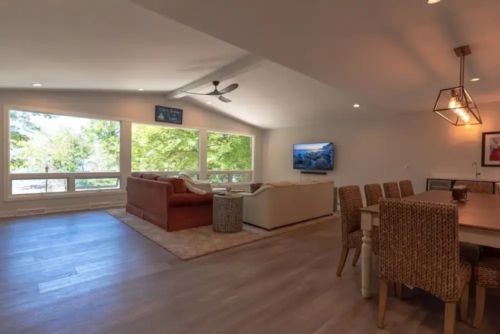 Beach View Cottage - On the Lake