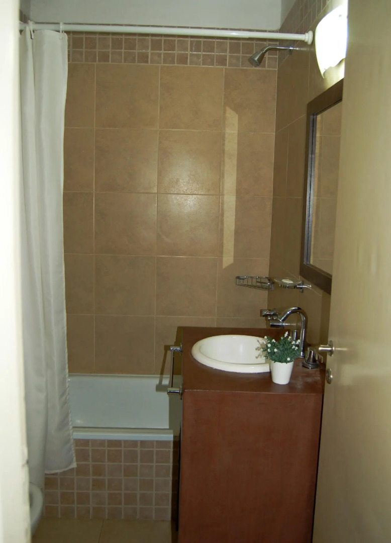 Hotel U.O.E.T.S.Y.L.R.A