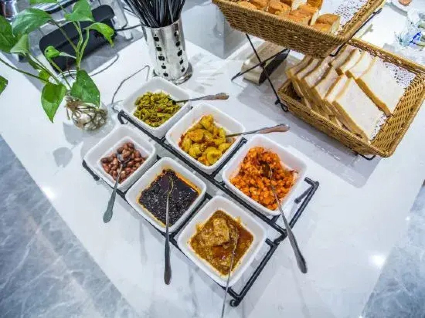 Homeinn Pebble Hotel (Qianjiang Dongfeng Road)