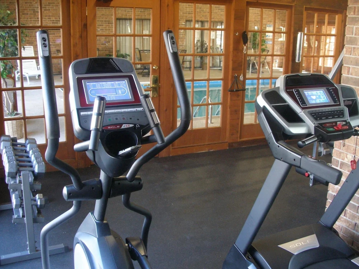 Suburban Studios Kansas City Airport North