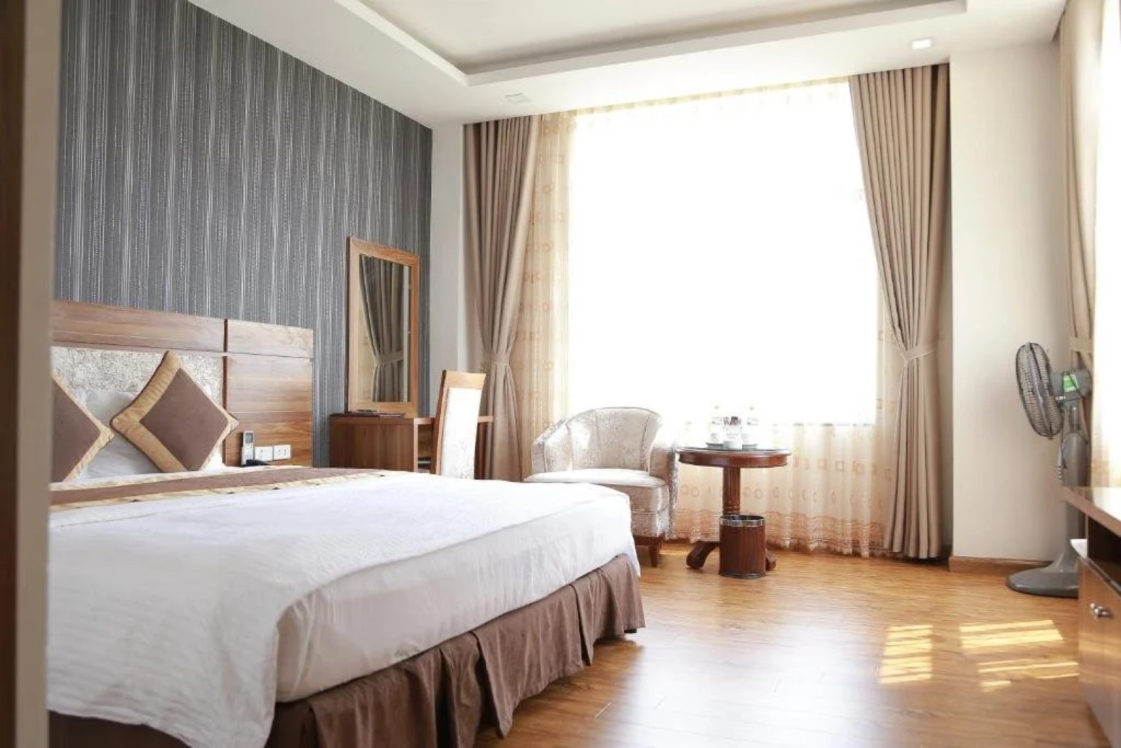 Central Phu Hung Hotel