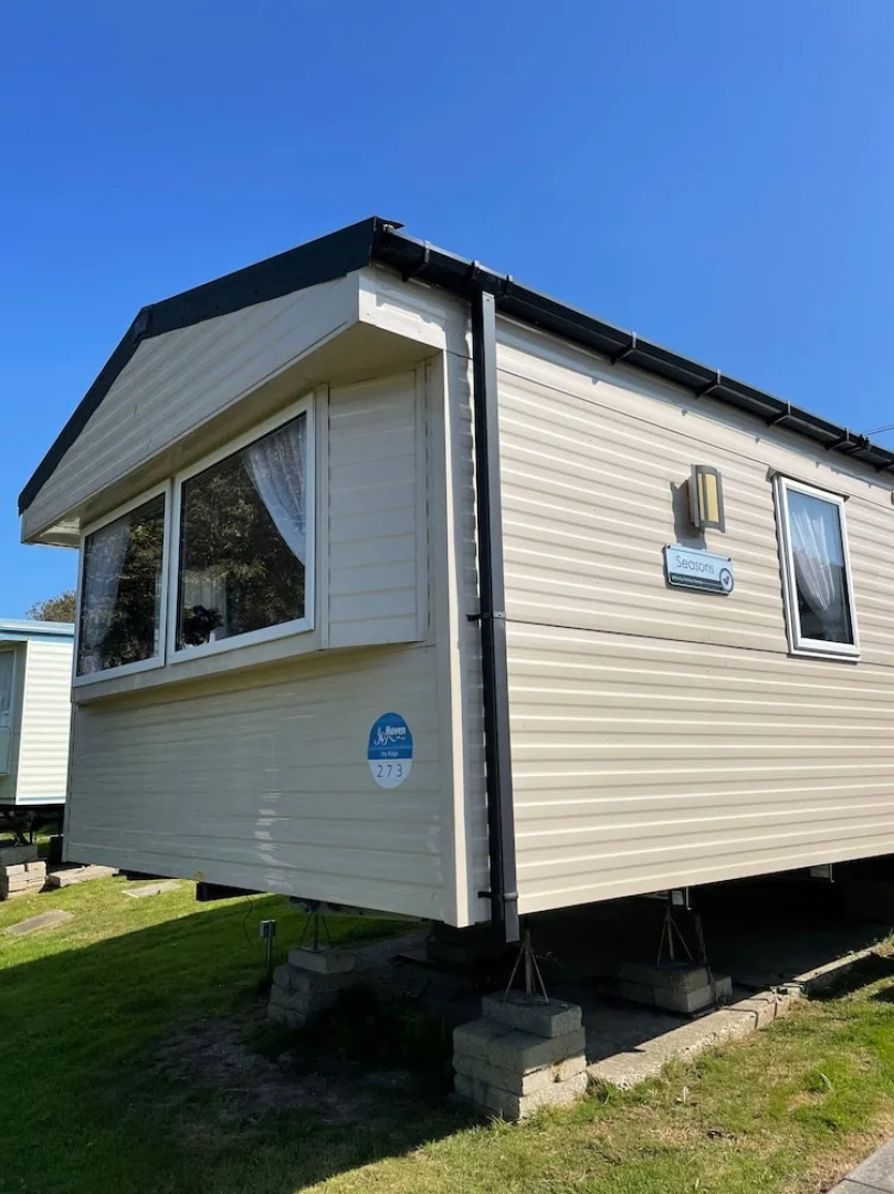 Caravan - Sleeps 6 & Parking